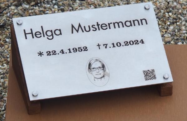 Zusätzlicher Holzaufsteller inkl. Grundplatte und Erdspießen für Grab ohne Komplettabdeckung
